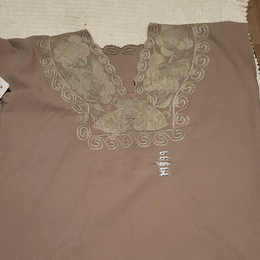 Chic Floral Embroidered Skirt in Taupe